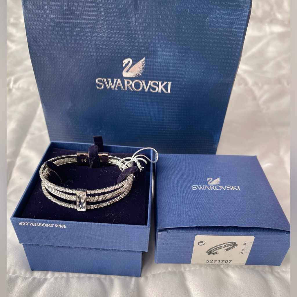 Nwt Swarovski Elegant Silver Bangle With Clear Crystals